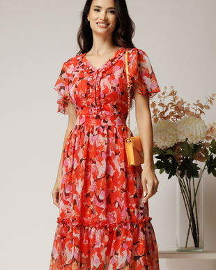 Rochie midi rosie din voal cu imprimeuri roz in clos cu volanase