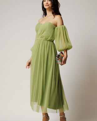 Rochie Luna lunga verde din voal plisat in clos cu umeri goi si maneci bufante
