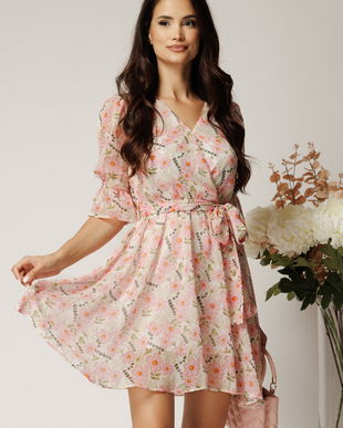 Rochie DY Fashion scurta alba din voal cu flori roz si cordon in talie