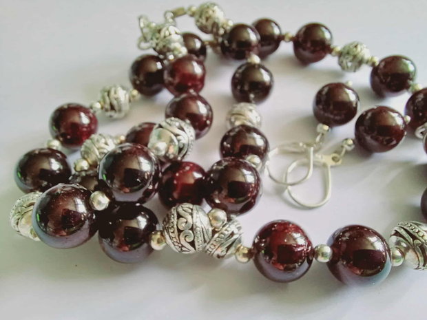 Granat Almandin - Jasper - Delfin