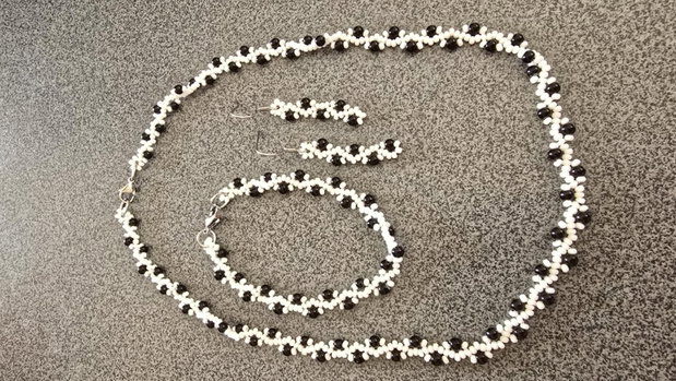 Set Monochrome Twist