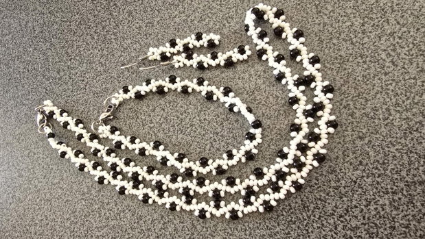 Set Monochrome Twist