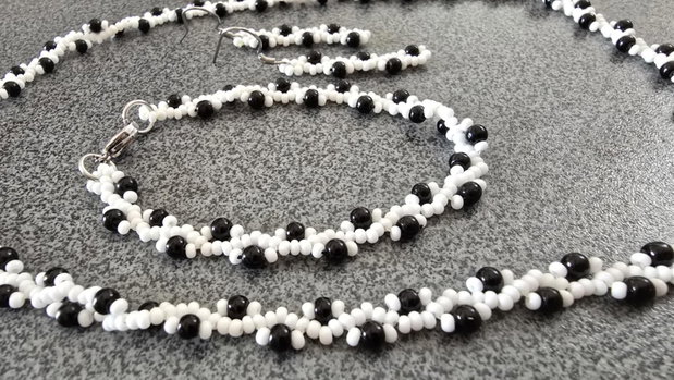 Set Monochrome Twist