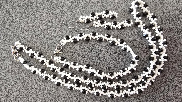 Set Monochrome Twist