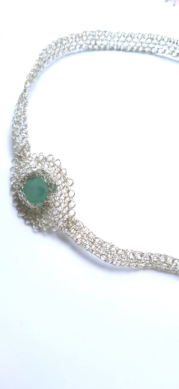 Colier argintat cu sticla de mare-sea glass
