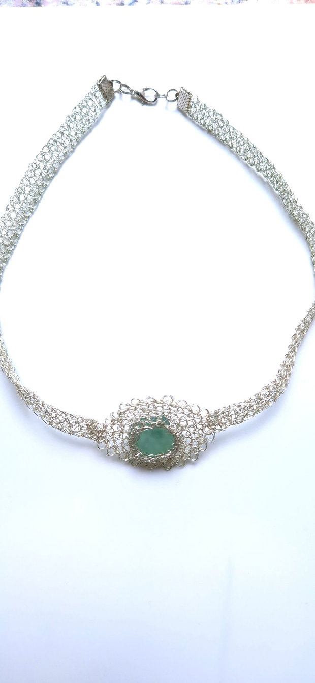 Colier argintat cu sticla de mare-sea glass