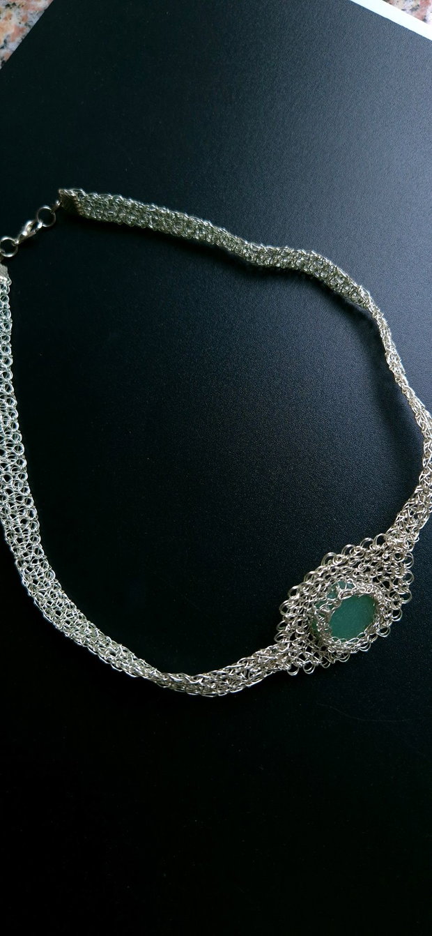 Colier argintat cu sticla de mare-sea glass