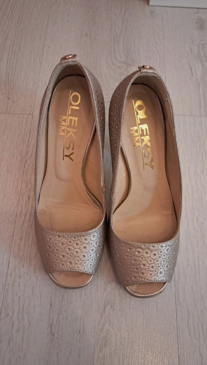 Pantofi cu toc