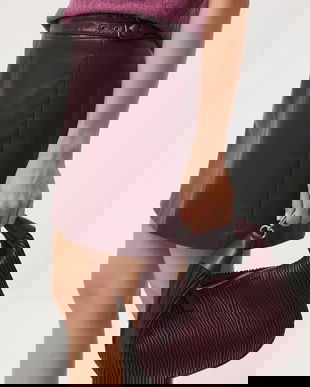 Medicine fusta culoarea bordo