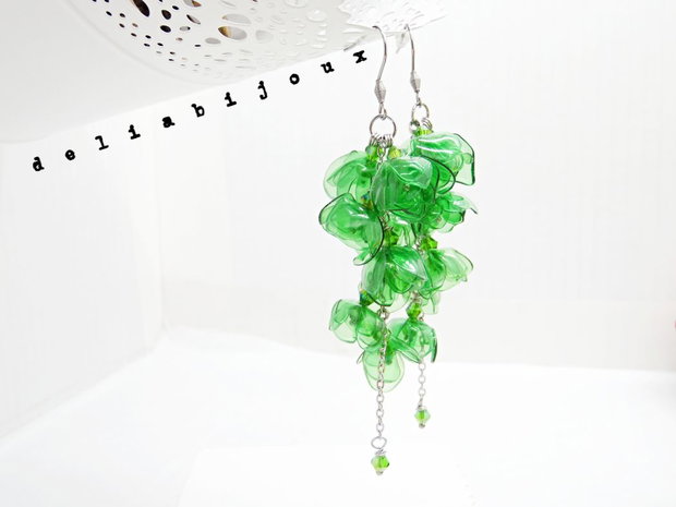 Cercei handmade unicat Flori delicate din plastic reciclat și inox (cod1297)