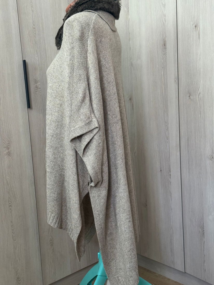 SPLENDID PONCHO CHARLES VOGELE GULER BLANA INCHIDERE FERMOAR
