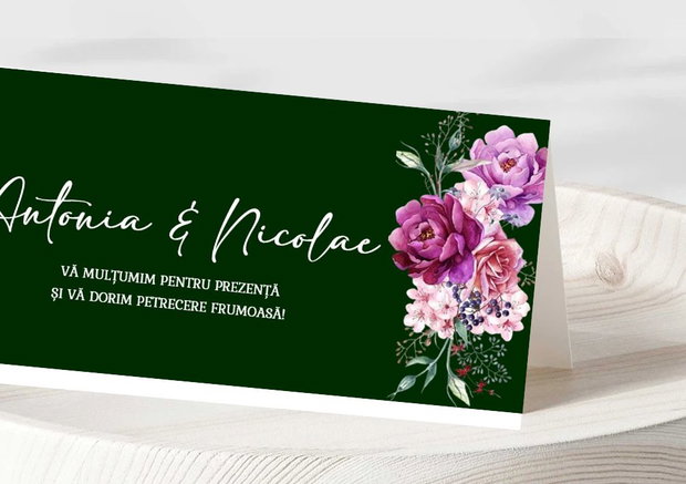 Plicuri bani nuntă fundal verde și flori
