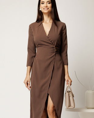 Rochie midi maro petrecuta cu dungi albe si catarama in talie