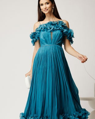 Rochie midi turcoaz in clos din voal satinat cu volanase la bust si la baza