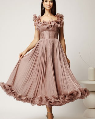 Rochie midi lila in clos din voal satinat cu volanase la bust si la baza