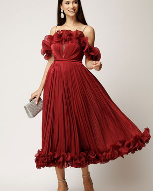 Rochie midi bordo in clos din voal satinat cu volanase la bust si la baza