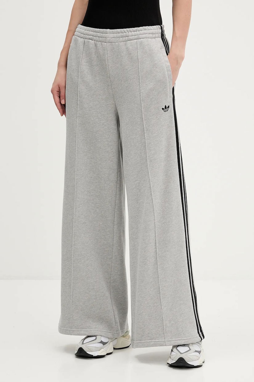 adidas Originals pantaloni de trening din bumbac 3-Stripes culoarea gri, cu imprimeu, JV7476