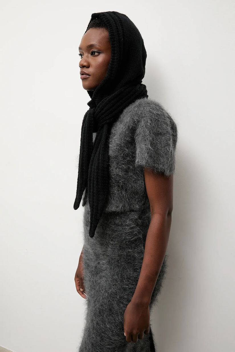 Answear.LAB glugă cu lână merinos culoare neagră