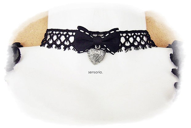 chocker dantelat cu fundita si inima