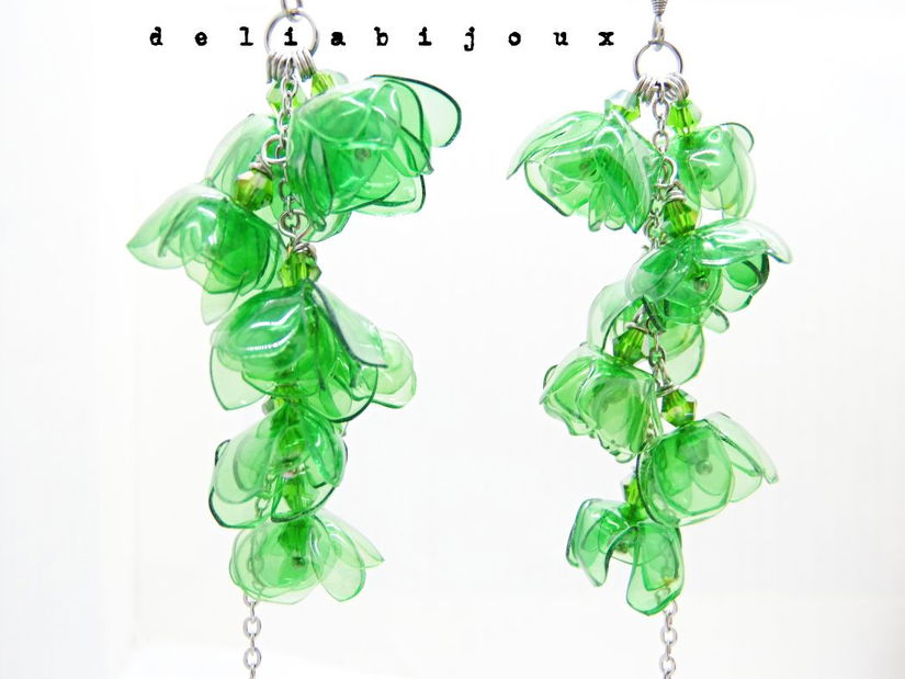 Cercei handmade unicat Flori delicate din plastic reciclat și inox (cod1297)