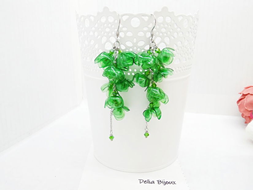 Cercei handmade unicat Flori delicate din plastic reciclat și inox (cod1297)
