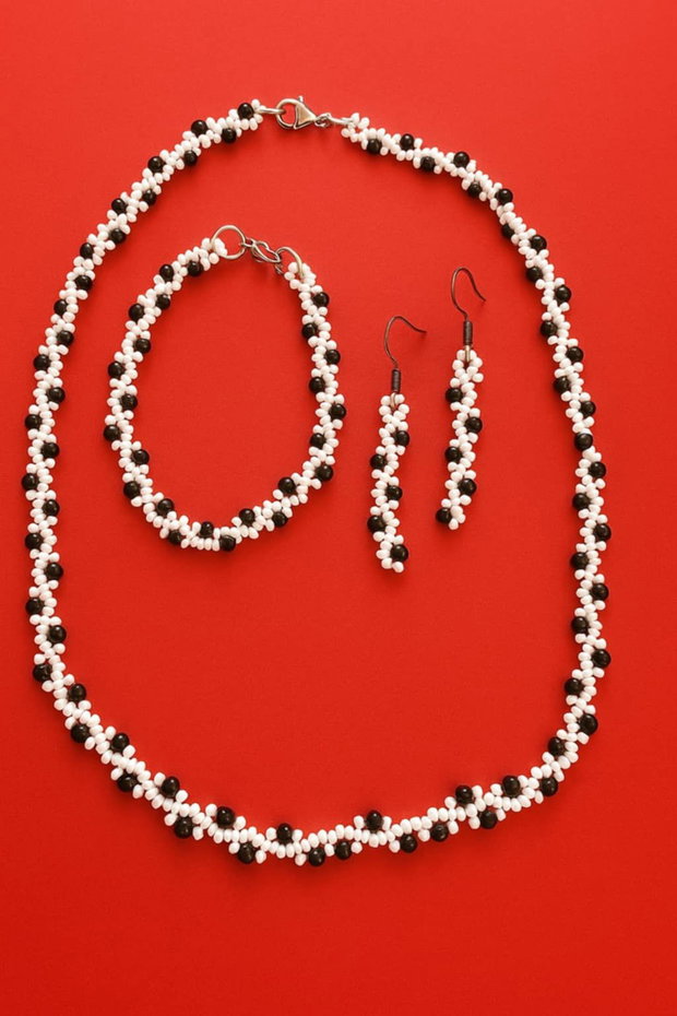 Set Monochrome Twist