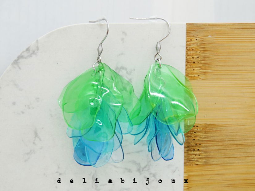 Cercei statement handmade unicat - PET-uri (plastic) reciclate - petale - aripioare (cod1291)