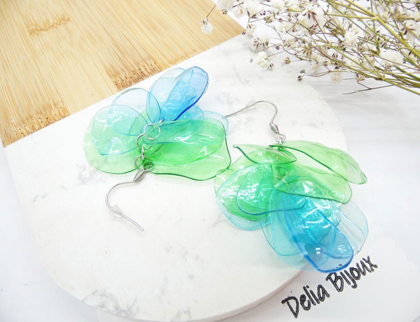 Cercei statement handmade unicat - PET-uri (plastic) reciclate - petale - aripioare (cod1291)