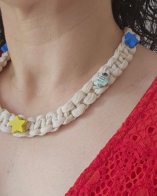 Colier macrame cu steluțe și peștișori