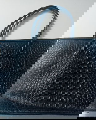 Geantă din piele de crocodil