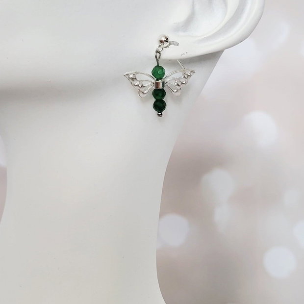 Negru strălucitor, verde cu intenție, eleganță fără timp