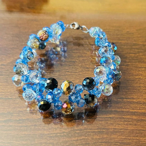 Brățară bleu de cristale și sârmă împletită de inox