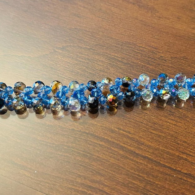 Brățară bleu de cristale și sârmă împletită de inox