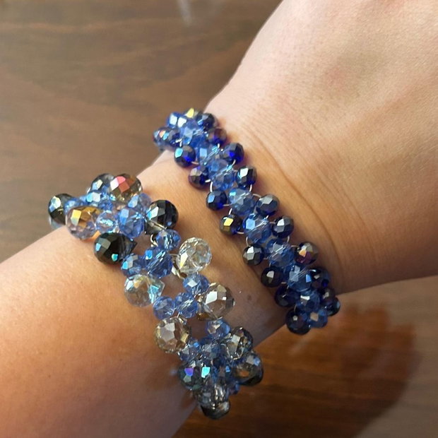 Brățară bleu de cristale și sârmă împletită de inox