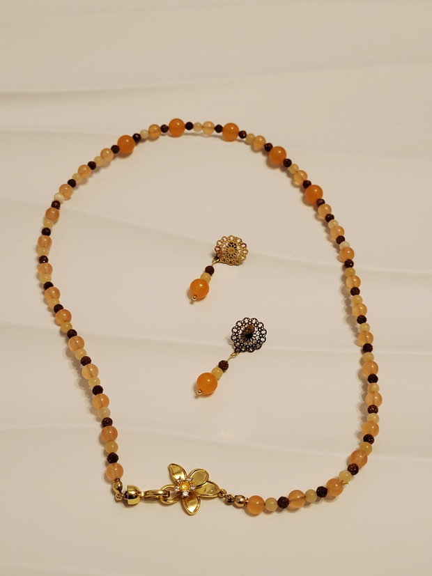 Set din calcit, calcedonie și goldstone