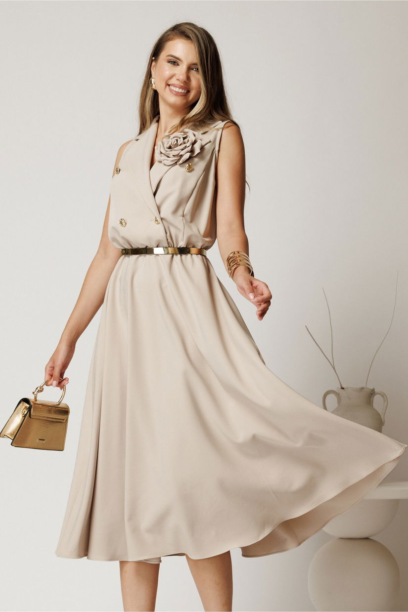 Rochie midi ivory din stofa in clos cu floare si nasturi la bust