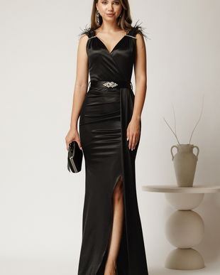 Rochie lunga neagra din tafta cu strasuri si pene la umeri