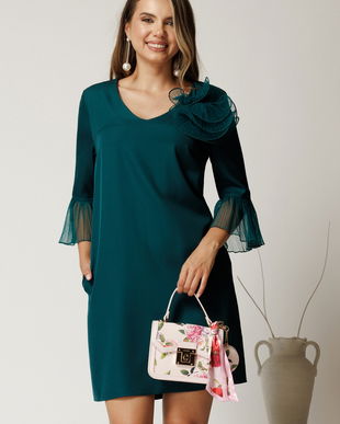 Rochie scurta verde din stofa cu mansete din voal plisat si floare maxi