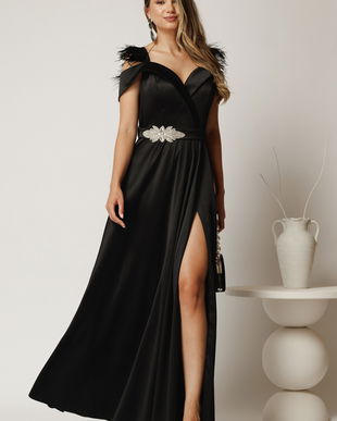 Rochie lunga neagra din tafta cu accesoriu in talie si pene la umeri