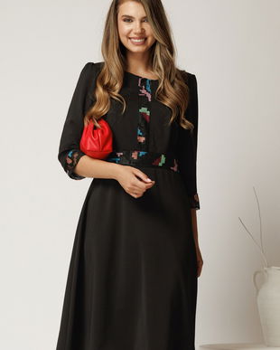 Rochie midi Laura neagra din stofa cu broderie geometrica