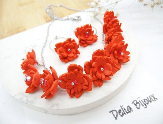 Set bijuterii statement cu flori roșii și cristale colier și cercei handmade (cod1300)