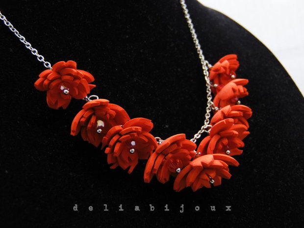 Set bijuterii statement cu flori roșii și cristale colier și cercei handmade (cod1300)