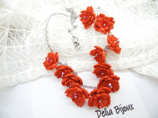 Set bijuterii statement cu flori roșii și cristale colier și cercei handmade (cod1300)