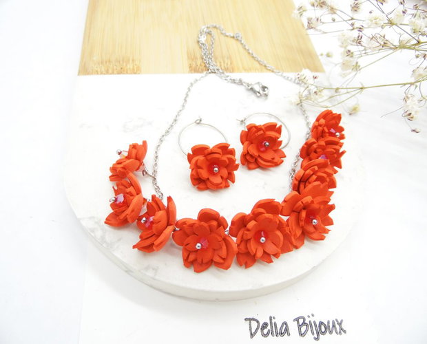 Set bijuterii statement cu flori roșii și cristale colier și cercei handmade (cod1300)