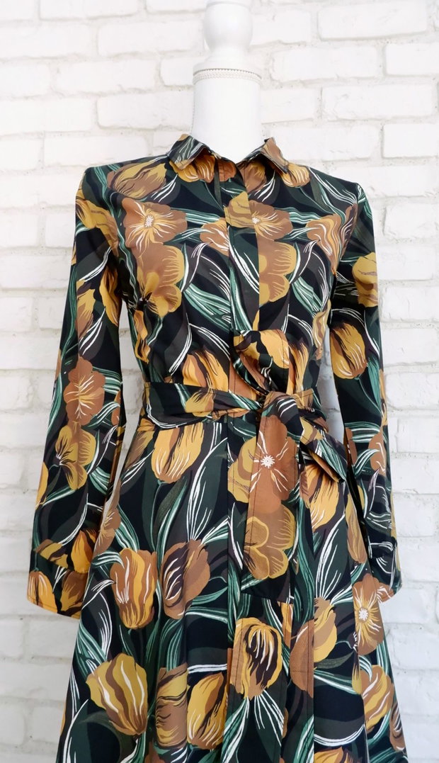 Camasa Crop cu Nod Neagra cu Flori