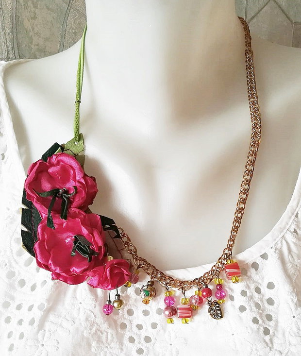colier floral magenta auriu