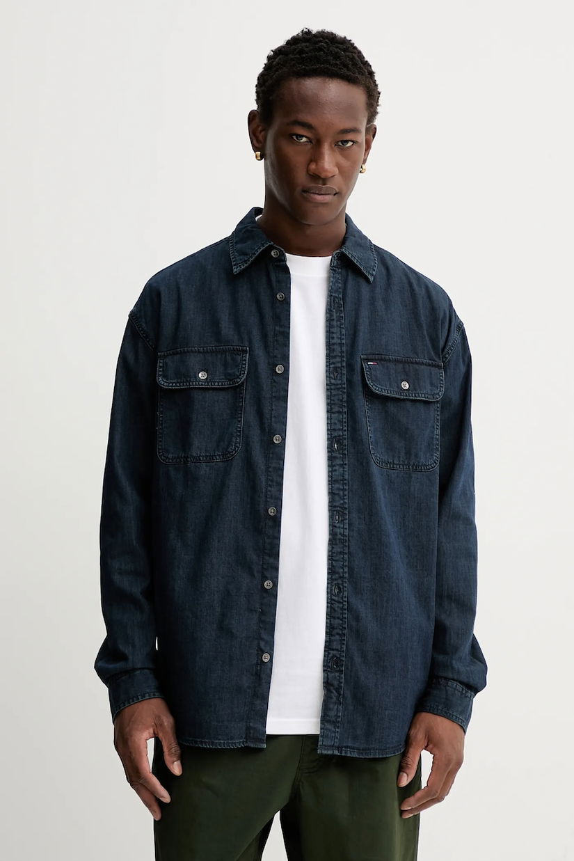 Tommy Jeans cămașă jeans culoarea bleumarin, cu guler clasic, relaxed, DM0DM22122