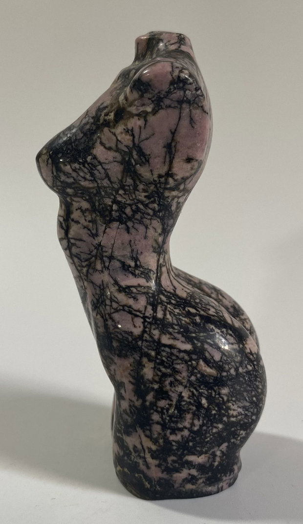 Rodonit - Sculptura nud din piatra semipretioasa