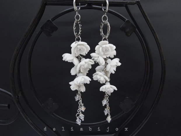 Cercei lungi handmade unicat cu flori si cristale - Ideali pentru nunta, botez, cununie (cod1301)