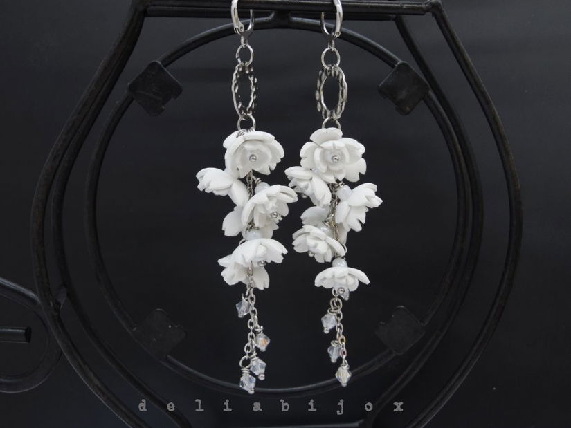 Cercei lungi handmade unicat cu flori si cristale - Ideali pentru nunta, botez, cununie (cod1300)